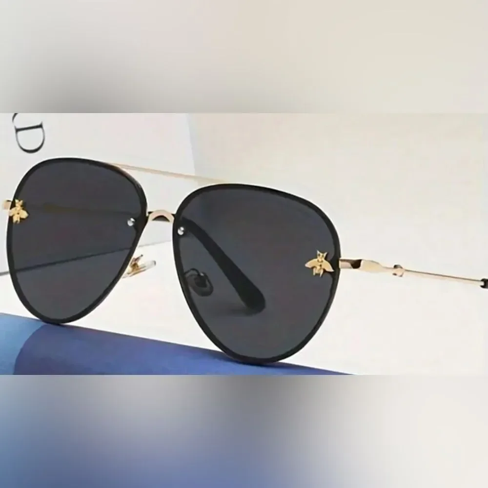 NEW! *Bee* Goldtone Designer-Style Sunnies Sunglasses
